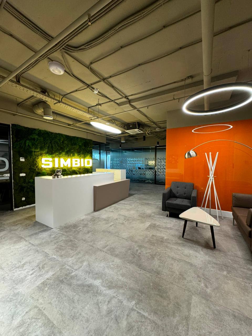 Кварцвиниловая плитка Vinilam клеевая Ceramo Stone Glue Сланцевый Камень 61605 950×480×2,5 фото в интерьере